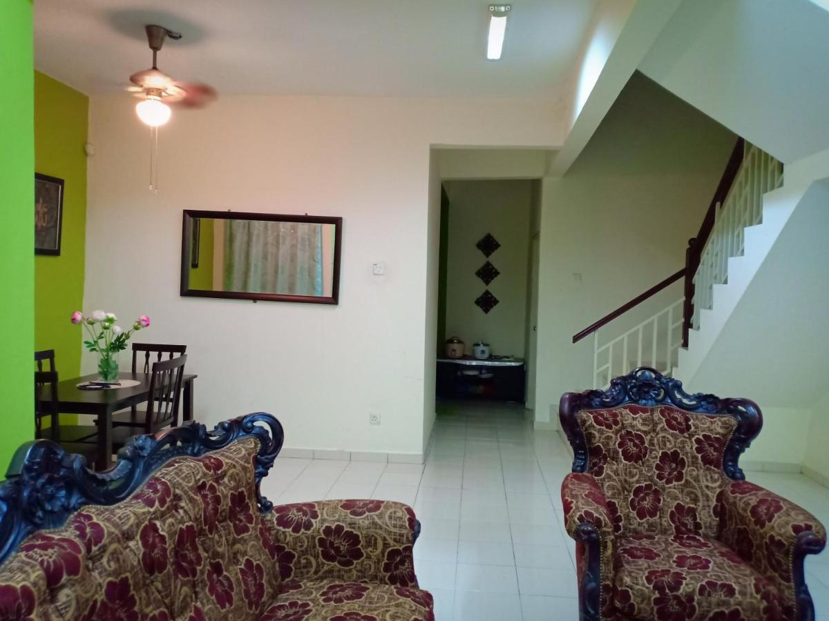 Muslim Dinaim Homestay Tanjong Malim Exterior foto